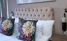 Dr M Beauty Lounge And Guest House